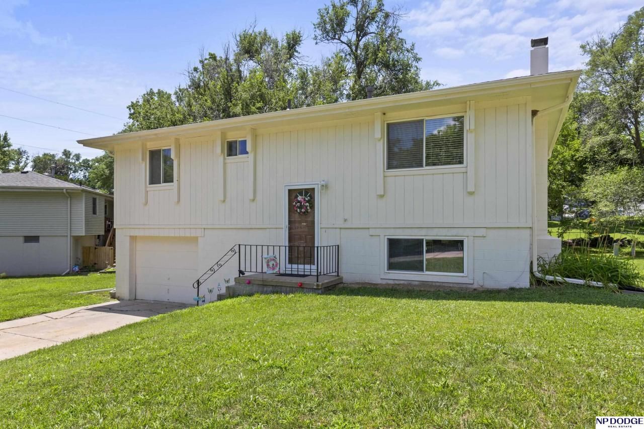 8510 Citta Drive, Bellevue, NE 68147