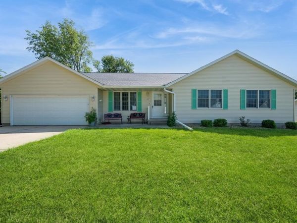 1827 Hamer Drive NW, Cedar Rapids, IA 52405