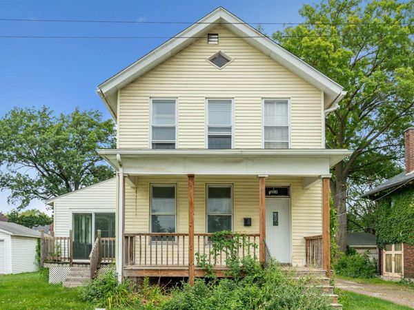 224 W HIGH Street, Davenport, IA 52803