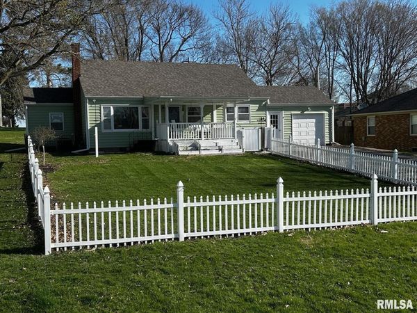 711 W MAIN Street, Reynolds, IL 61279