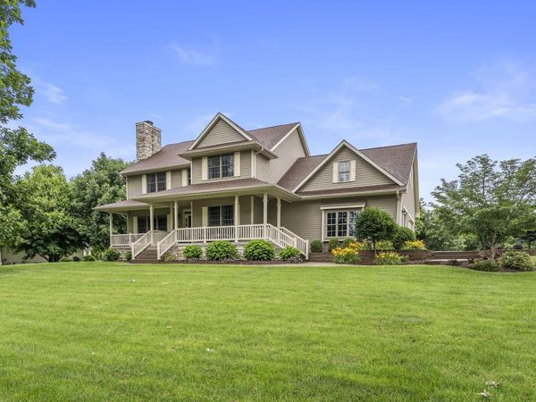 2459 PRAIRIE ROSE RDG, Muscatine, IA 52761