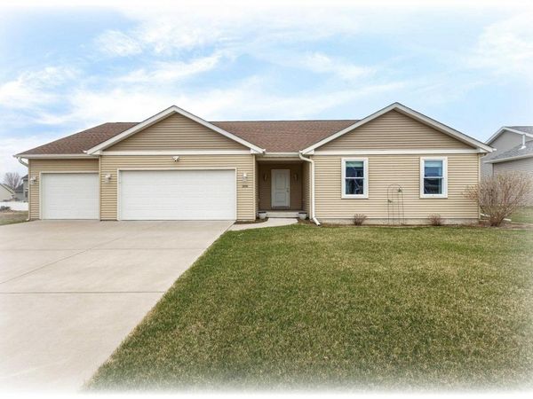306 W TORREY PINES Drive, Eldridge, IA 52748