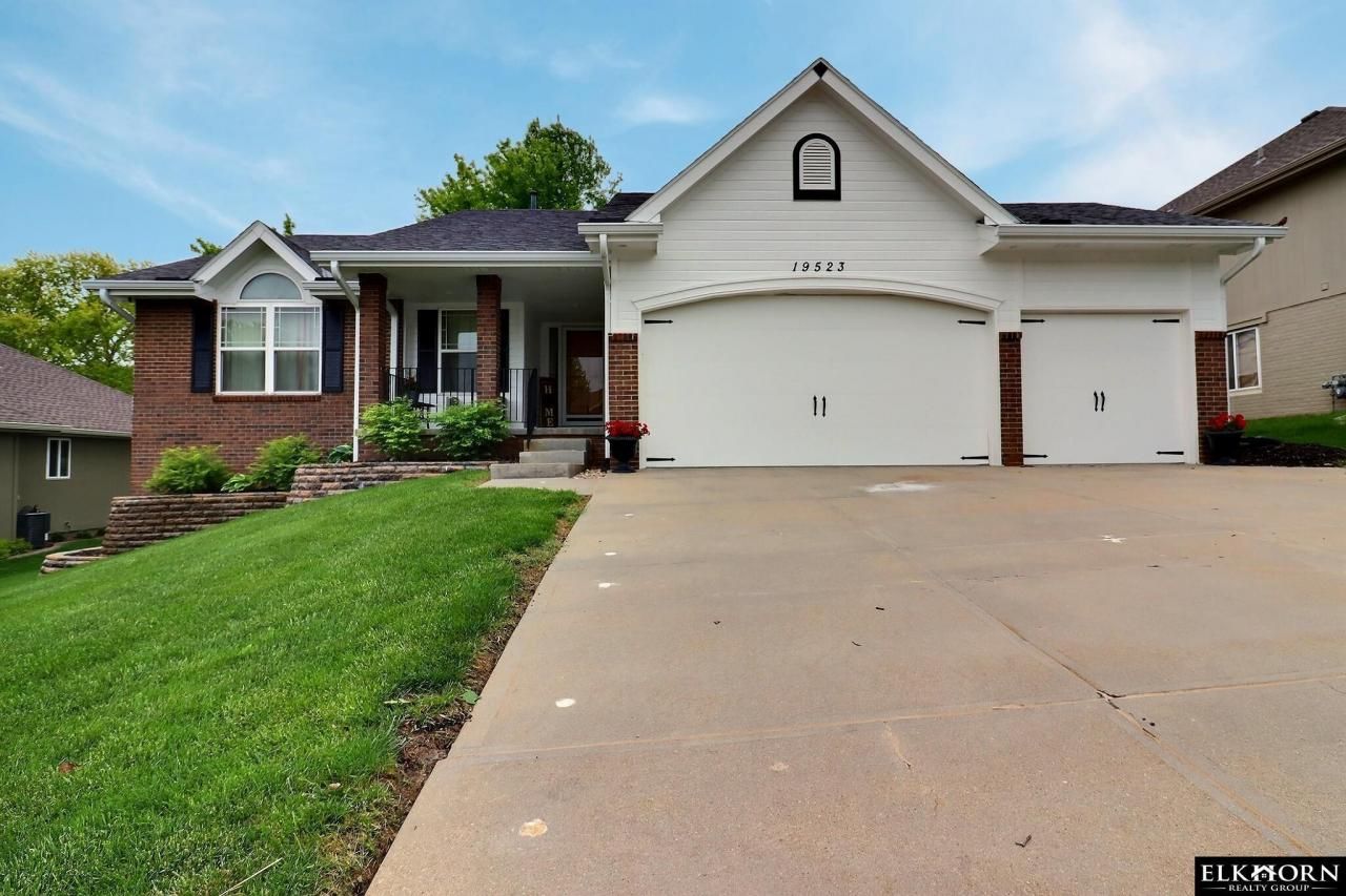 19523 Binney Circle, Elkhorn, NE 68022