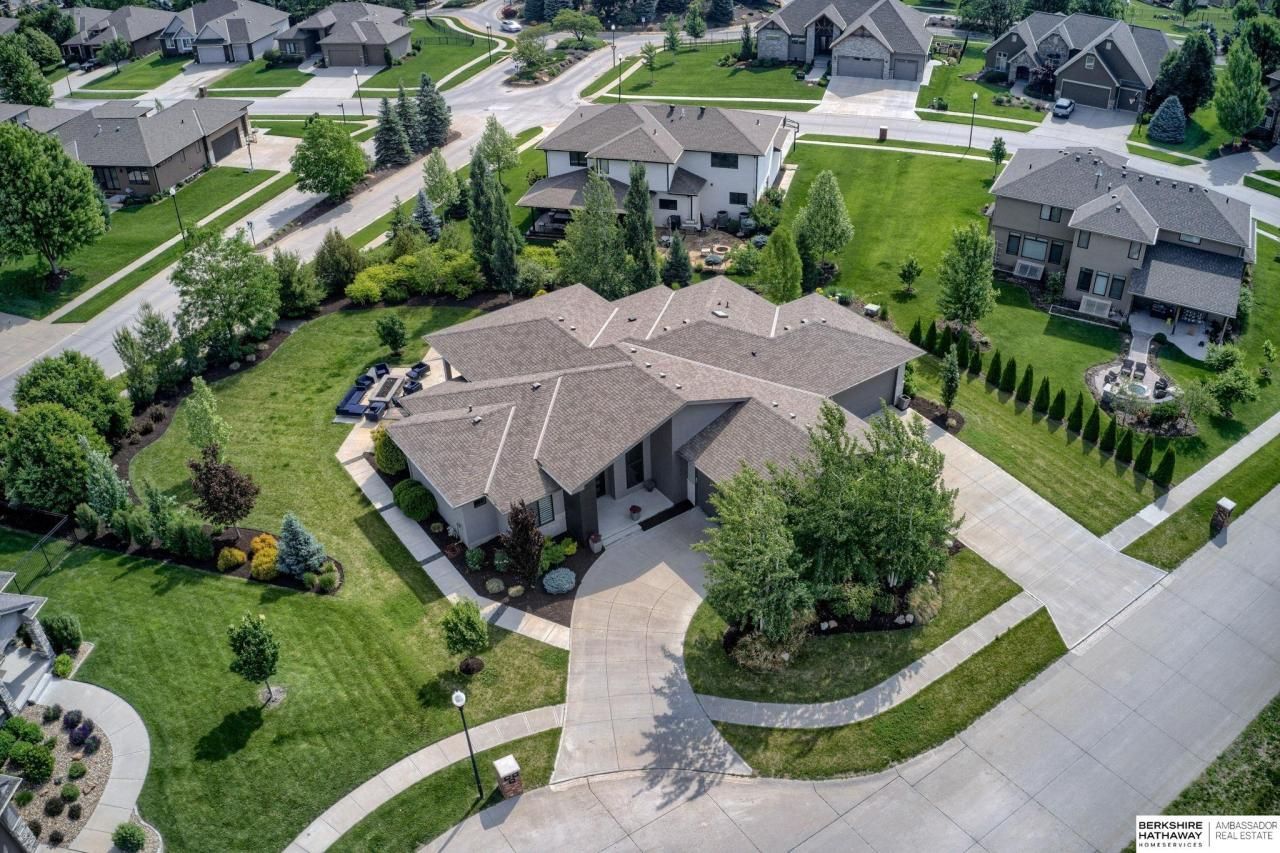 19606 Charles Circle, Elkhorn, NE 68022