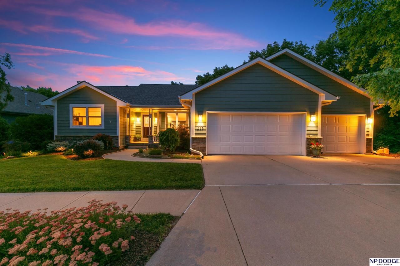 215 Parkwild Drive, Council Bluffs, IA 51503