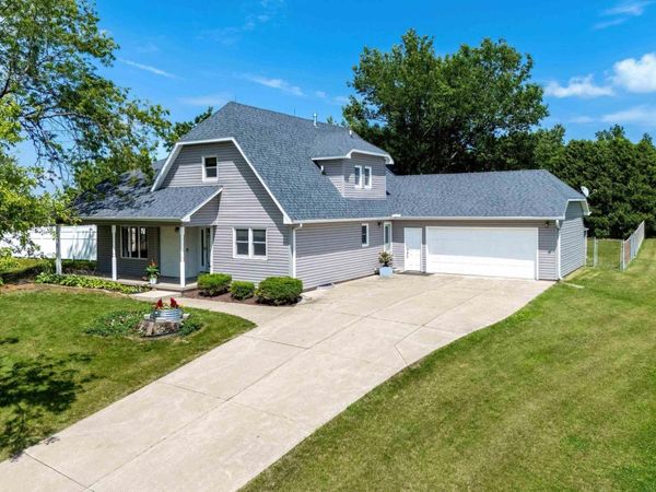 8 BROOKSIDE Court, Bettendorf, IA 52722