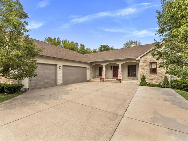 2465 DEWBERRY RDG, Muscatine, IA 52761