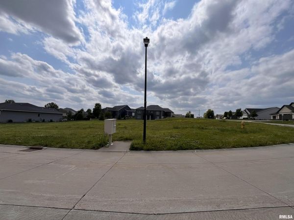 6446 FAIRHAVEN Road, Davenport, IA 52807
