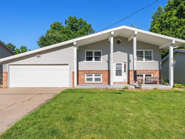 1908 HAMMANN ST, Muscatine, IA 52761