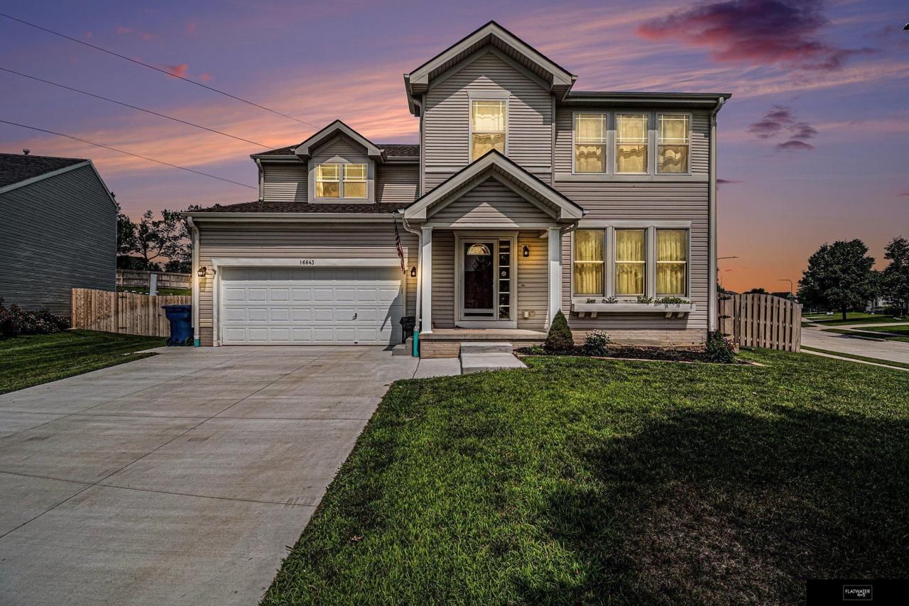 16643 Loop Circle , Omaha, NE 68136