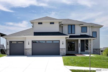 18209 Miami Street , Elkhorn, NE 68022