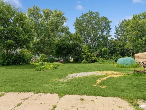 2512 ROOSEVELT Street, Clinton, IA 52732