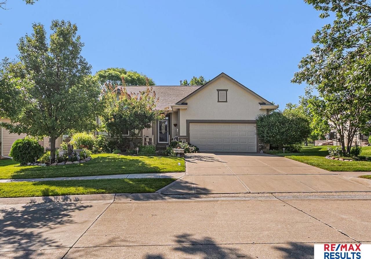 14430 Read Street , Bennington, NE 68007