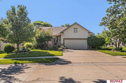 14430 Read Street , Bennington, NE 68007