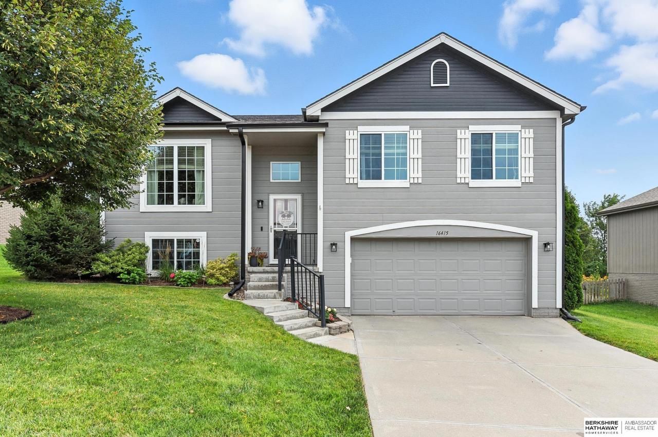 16415 Lilac Street , Omaha, NE 68116
