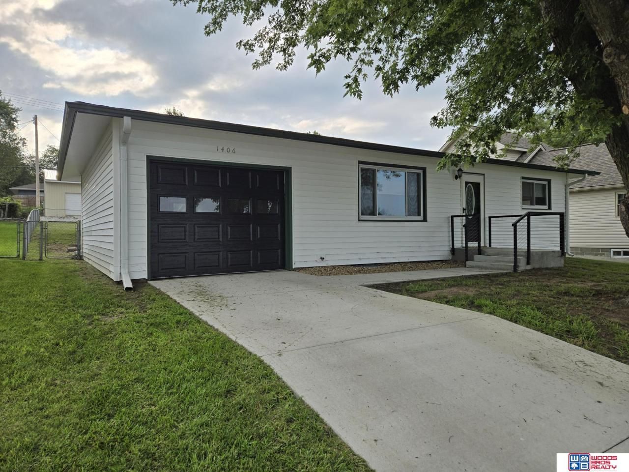 1406 N 8th Street , Beatrice, NE 68310