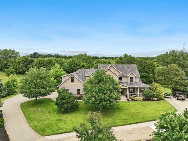 28020 238TH Street, Le Claire, IA 52753