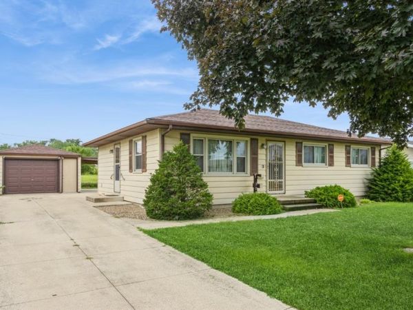 334 32nd Street NW, Cedar Rapids, IA 52405