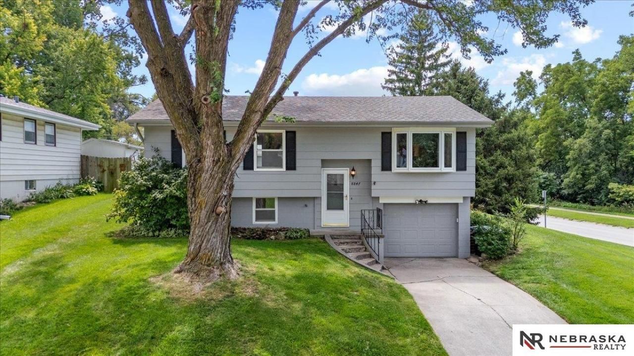 8847 Spaulding Circle , Omaha, NE 68134