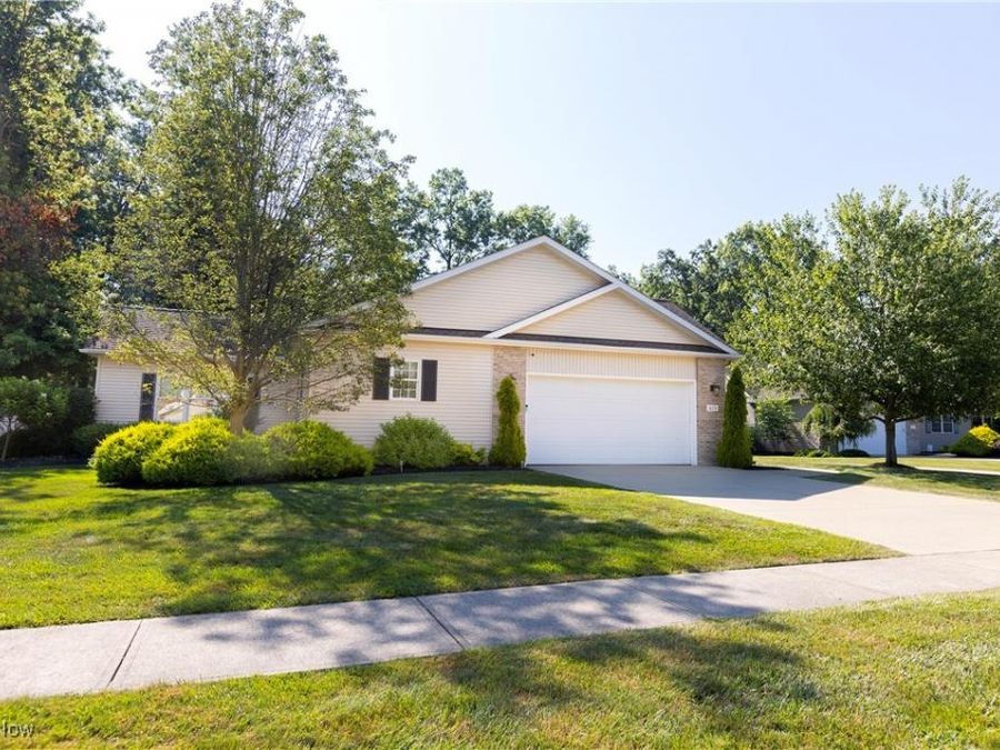 829 Dogwood Lane, Vermilion, OH 44089 Photo 1