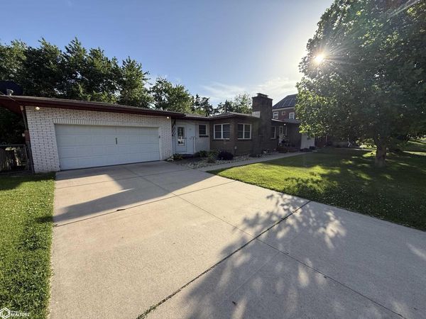 2025 Sunnyside Avenue, Burlington, IA 52601
