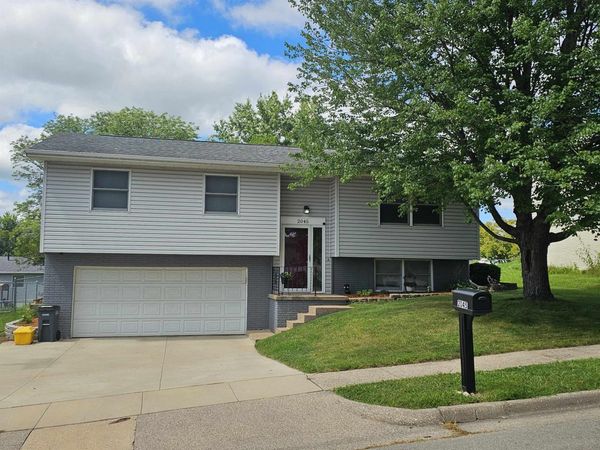 2045 Lagen Street, Dubuque, IA 52002