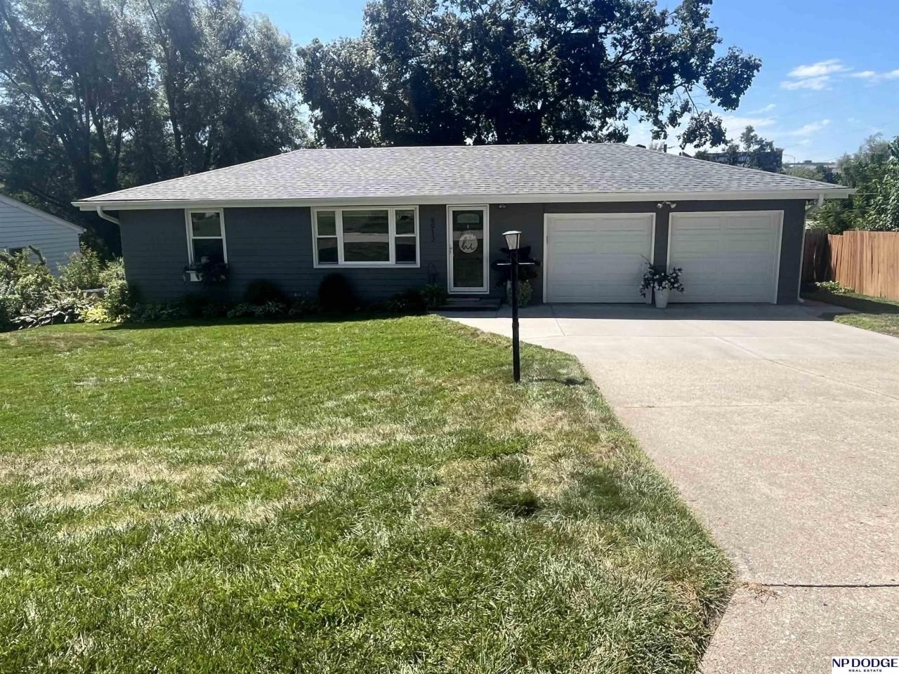 8913 Charles Street , Omaha, NE 68114