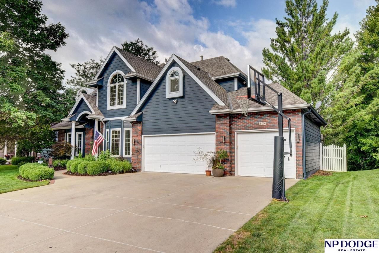 204 N 163 Street , Omaha, NE 68118