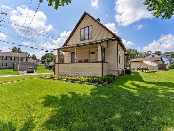 1300 ISETT AVE, Muscatine, IA 52761