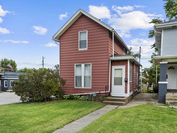 812 E 8TH ST, Muscatine, IA 52761