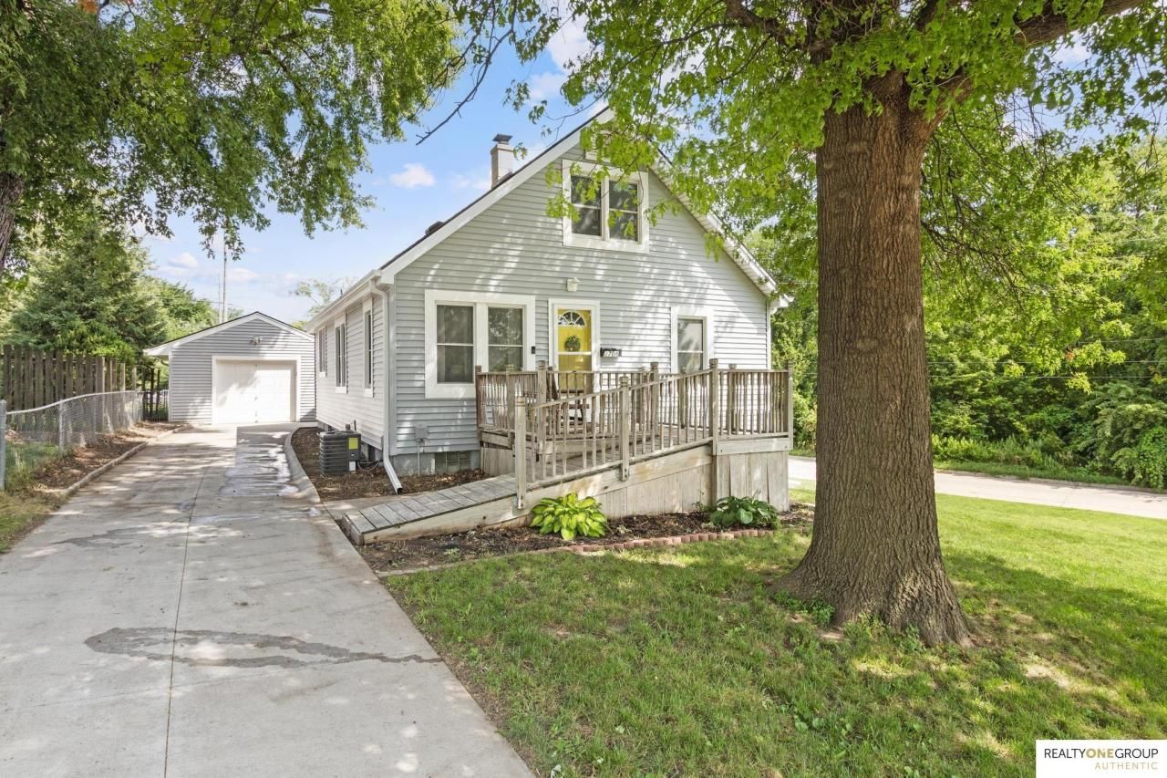 3708 Castelar Street , Omaha, NE 68105