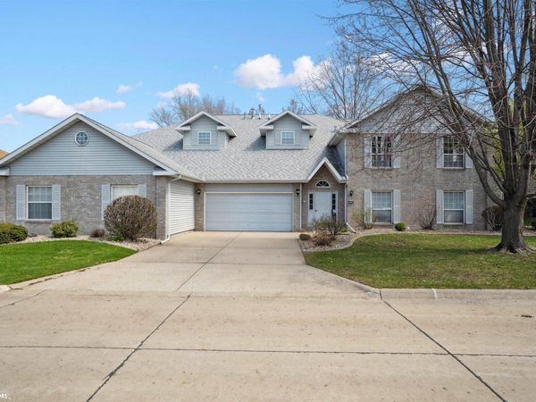 1504 Orchard Meadow Drive, Unit B, Burlington, IA 52601
