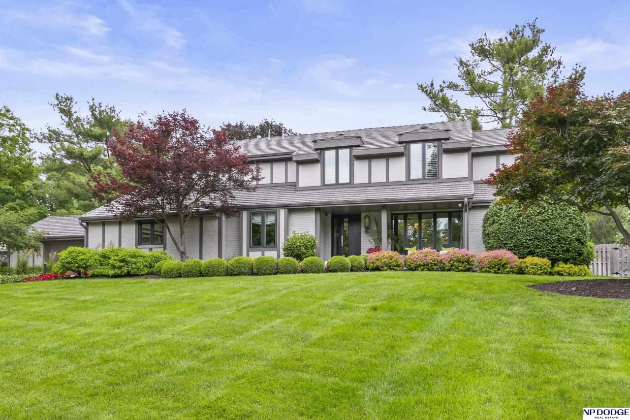 9738 Brentwood Road , Omaha, NE 68114