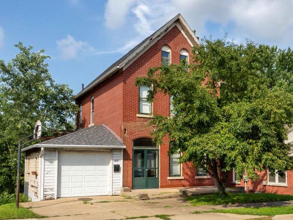 389 Clarke Drive, Dubuque, IA 52001