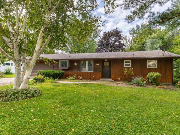1225 Sunset Drive, Platteville, WI 53818