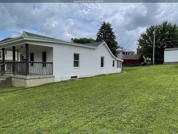 246 S 9th St, Burlington, IA 52601