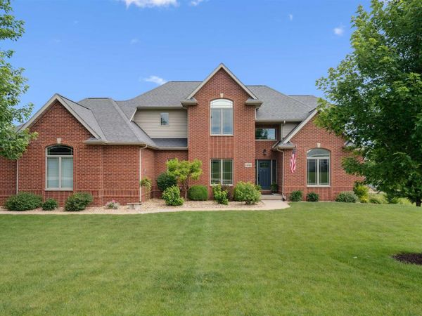 6406 Torrey Pines Drive, Dubuque, IA 52002