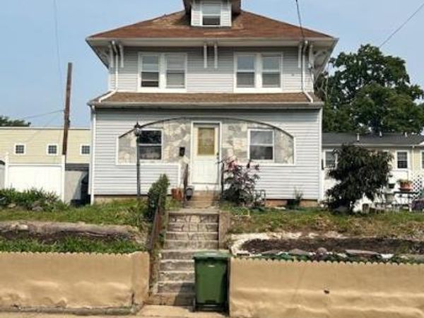 109 E 6th Avenue E, Roselle, NJ 07203