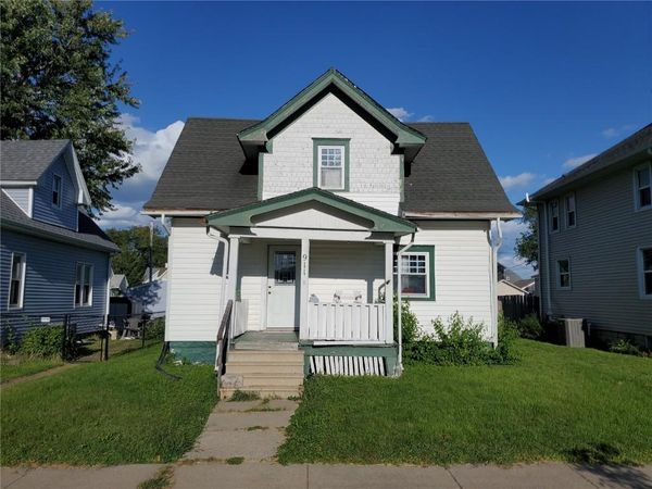 911 8th St SW , Cedar Rapids, IA 52404