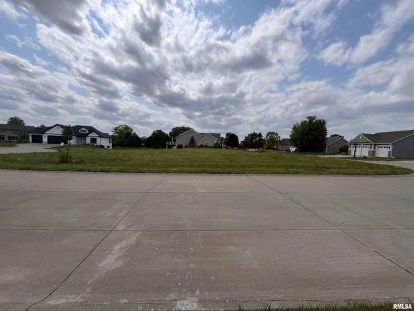 6466 FAIRHAVEN Court, Davenport, IA 52807
