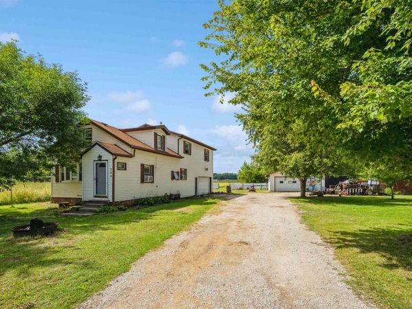 308 163RD Street North, East Moline, IL 61244