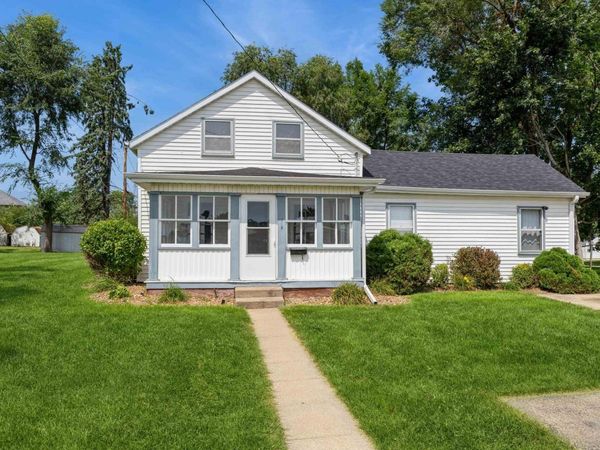 708 E PLATT Street, Maquoketa, IA 52060