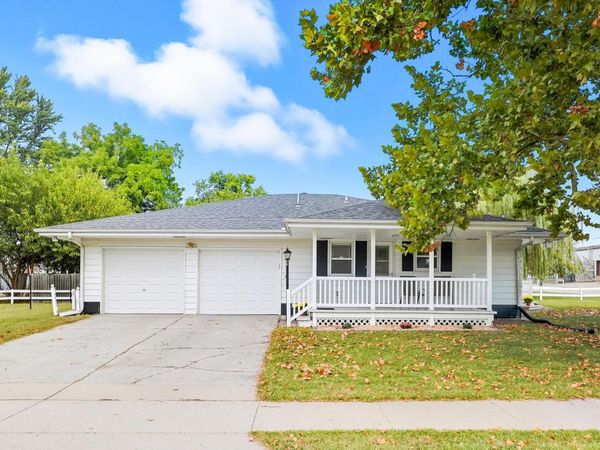 1704 GRAND AVE, Muscatine, IA 52761