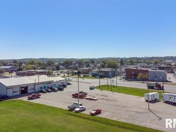 337 W 1ST Avenue, Milan, IL 61264