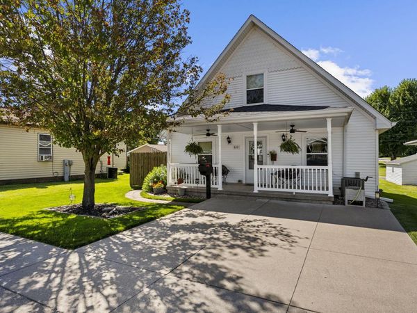 610 JACKSON ST, Muscatine, IA 52761