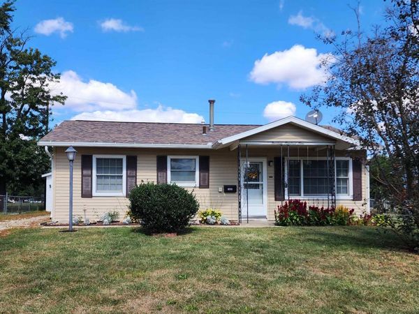 1409 HOLLYCREST Circle, Galesburg, IL 61401