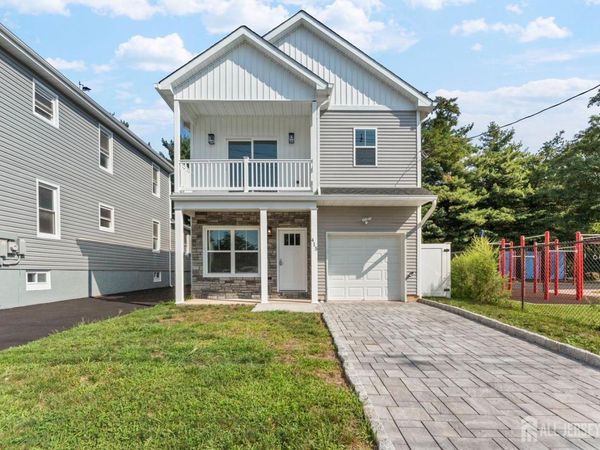 415 E 9th Avenue, Roselle, NJ 07203