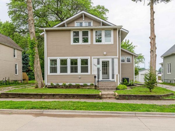 2037 18TH Street B, Moline, IL 61265