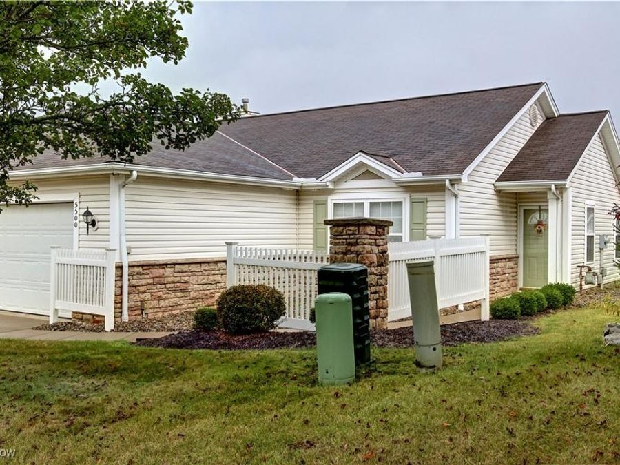 5500 Peachtree Lane S, Parma, OH 44134 Photo 1