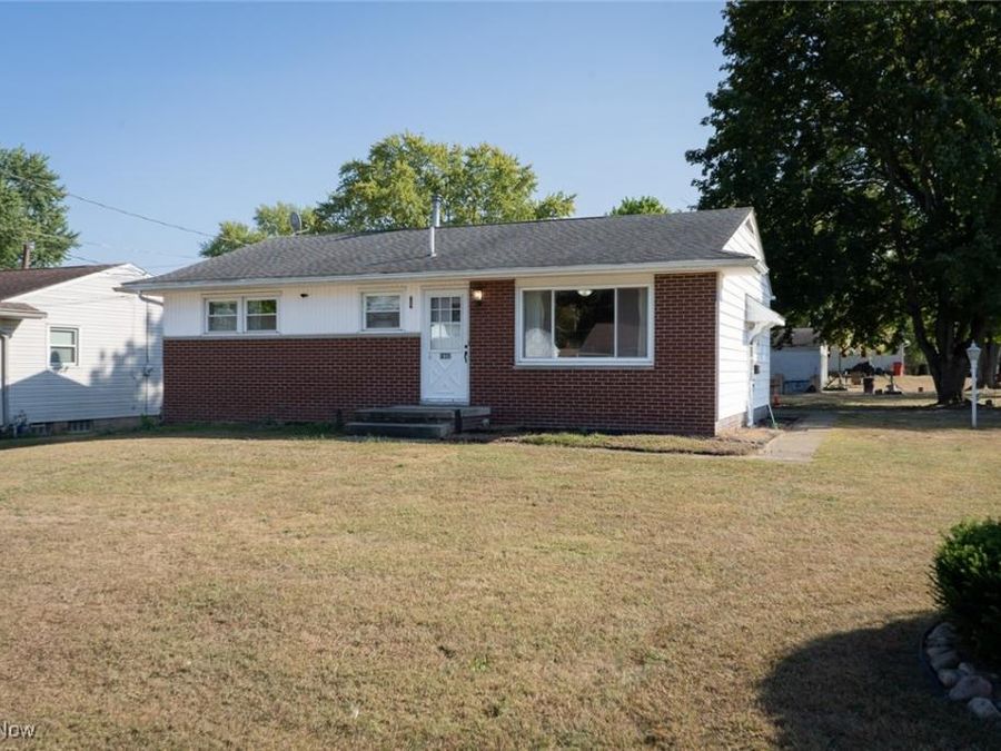 1902 39th Street NE, Canton, OH 44705 Photo 1